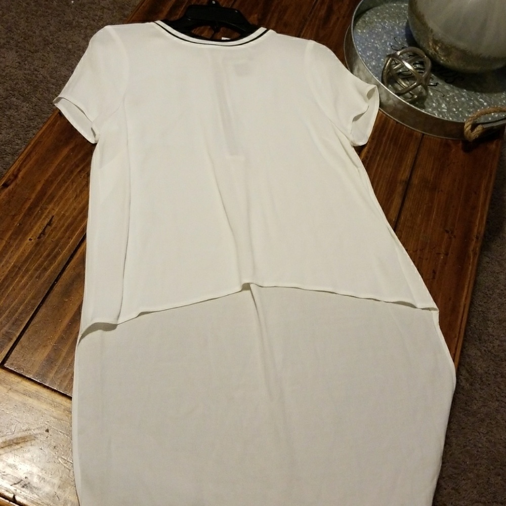 Kaari Blue Atlas Hi-Lo Top w/Contrast Neckline